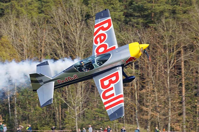 Extra 330