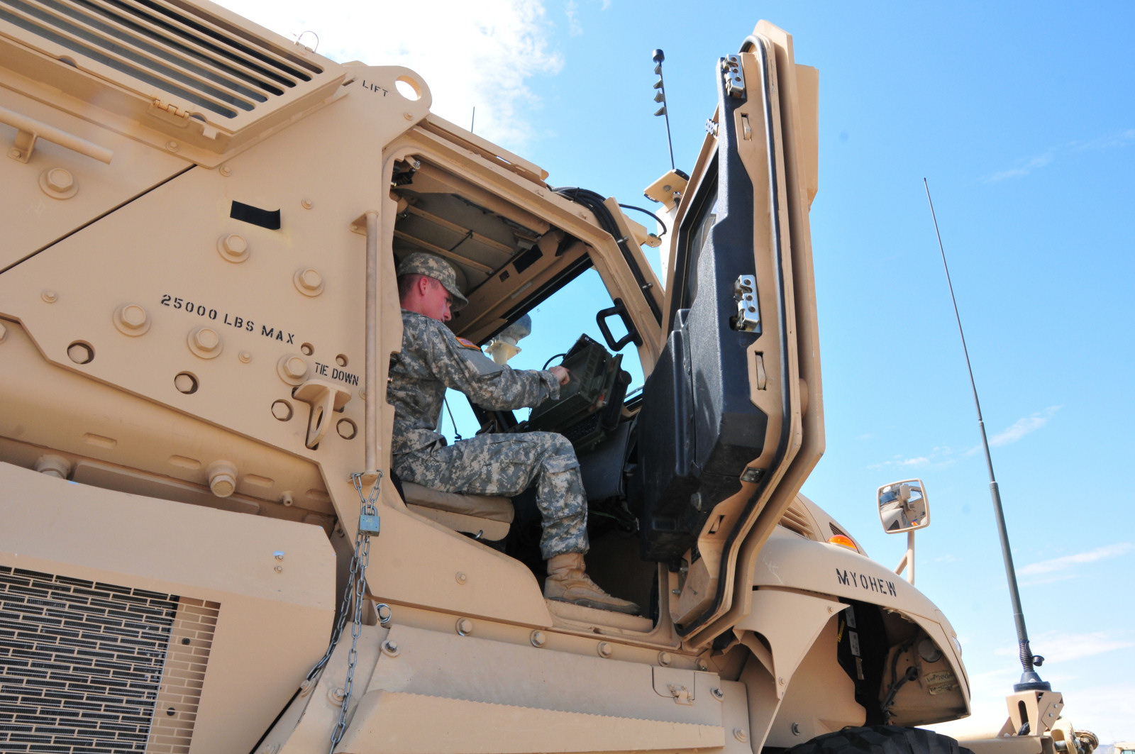 MaxxPro MRAP Photo Gallery Image 11