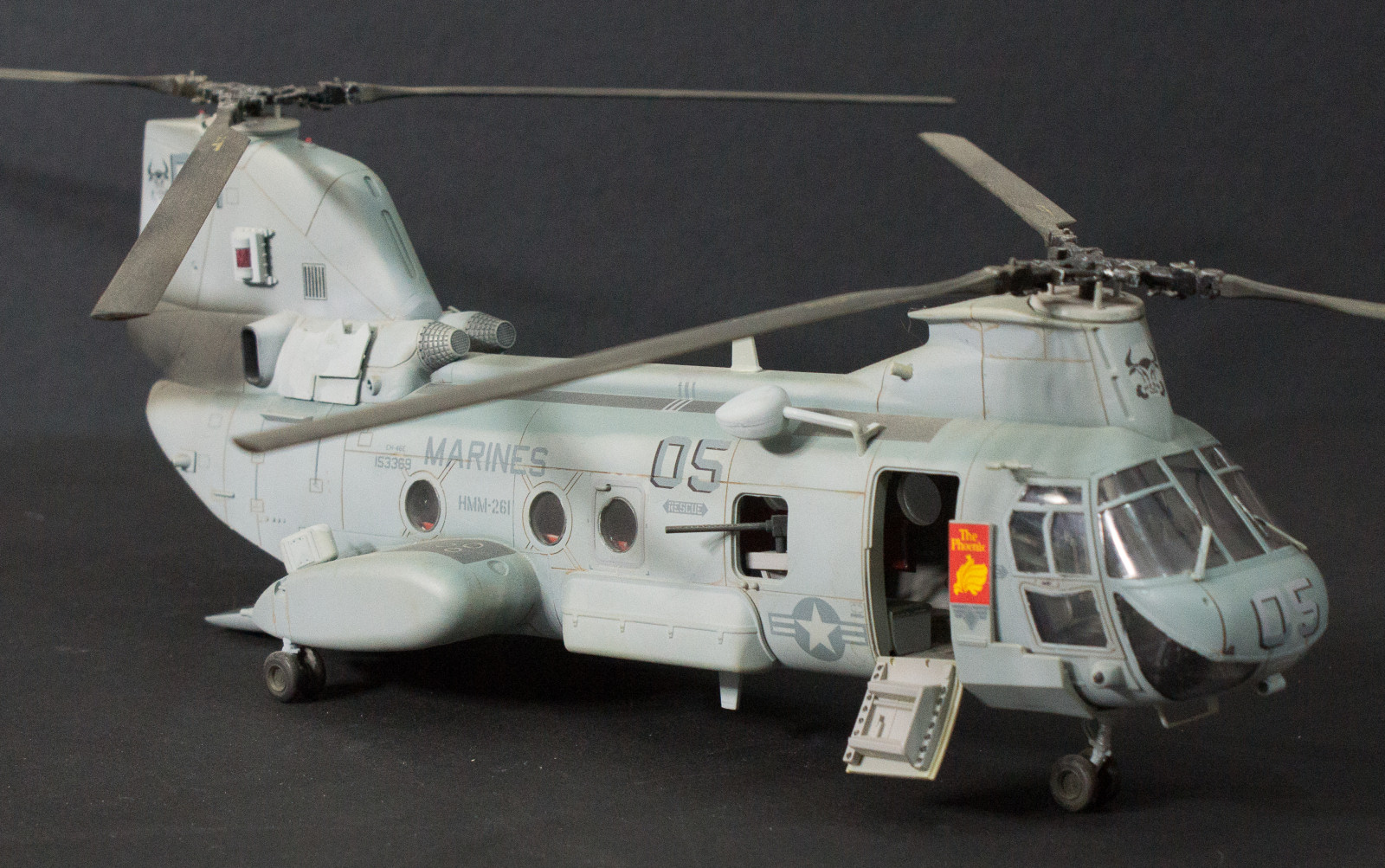 Academy 2226 1/48 Boeing CH-46E Sea Knight Finished Image 01