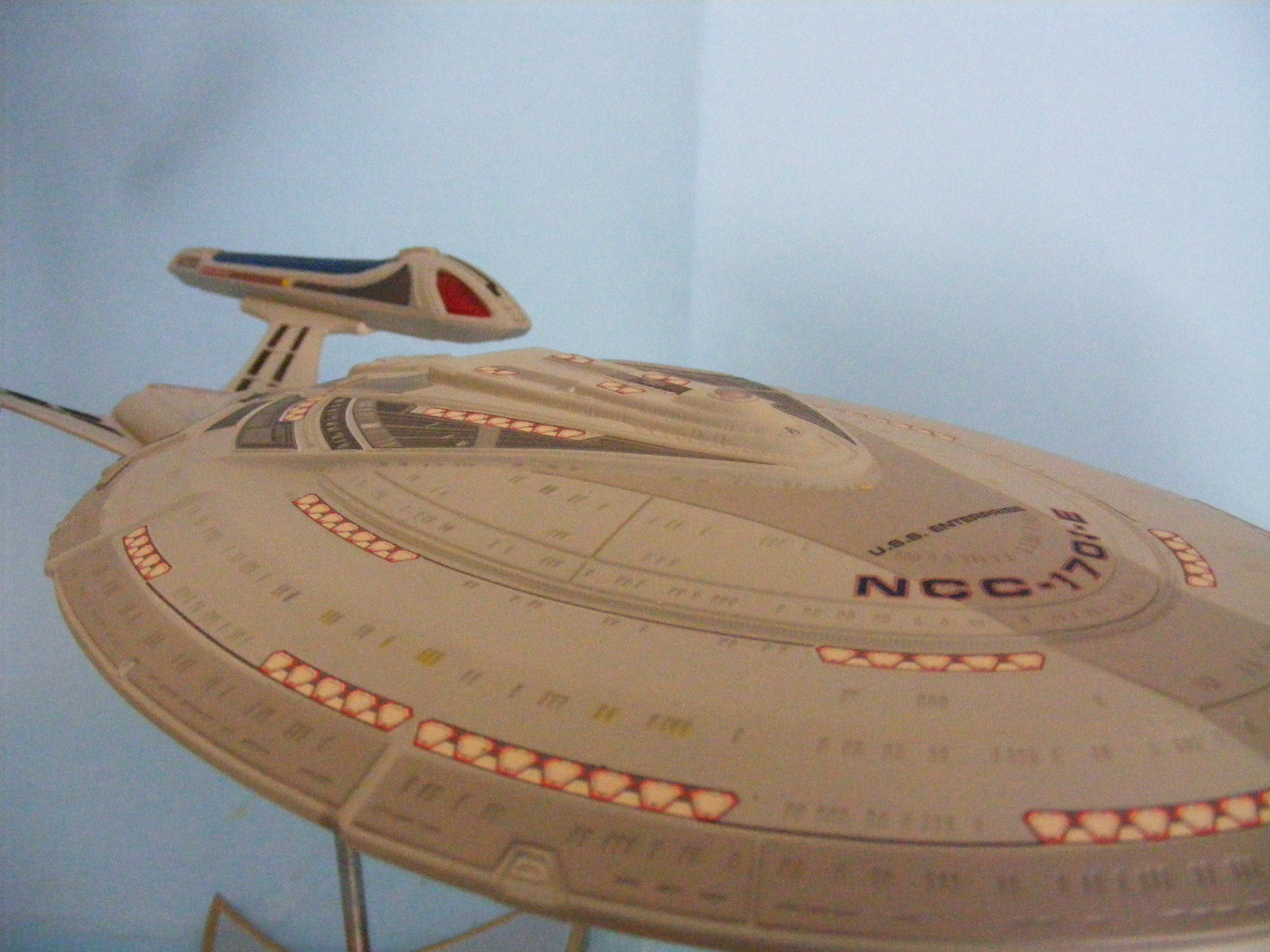 AMT 0853 1/1400 USS Enterprise NCC-1701E Build Image 27