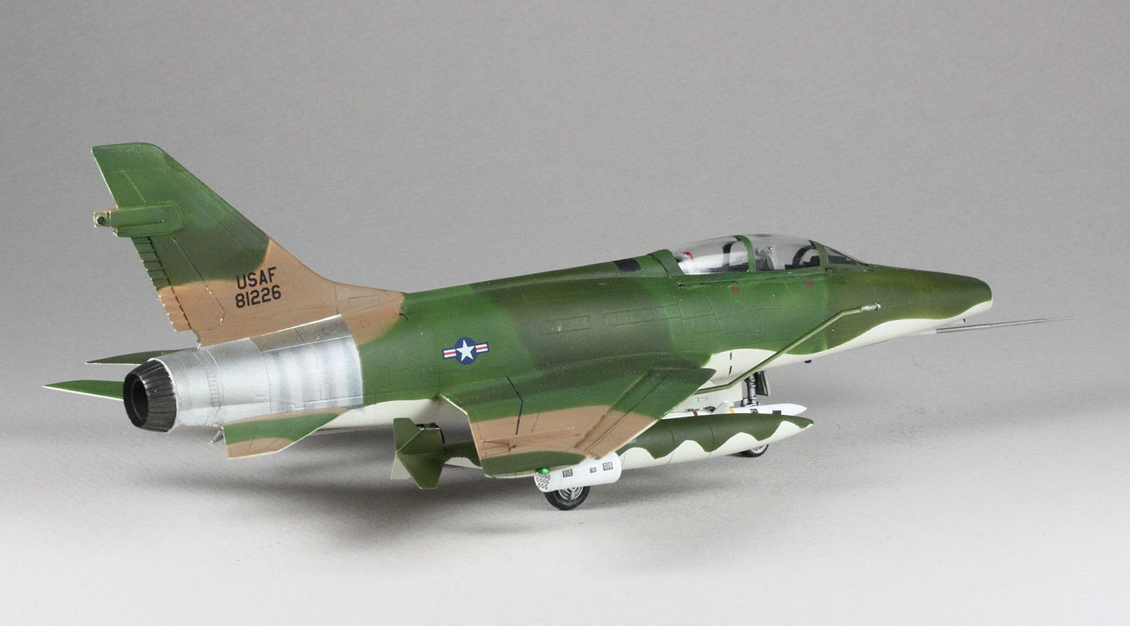 AMT 8892 1/72 F-100F Wild Weasel Build Image 11