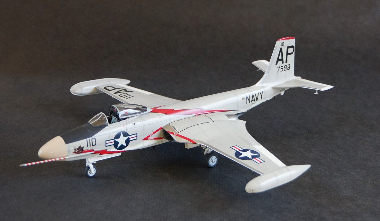 Collect Aire 4844b 1/48 F2H-4 Banshee Photo Feature Image 01