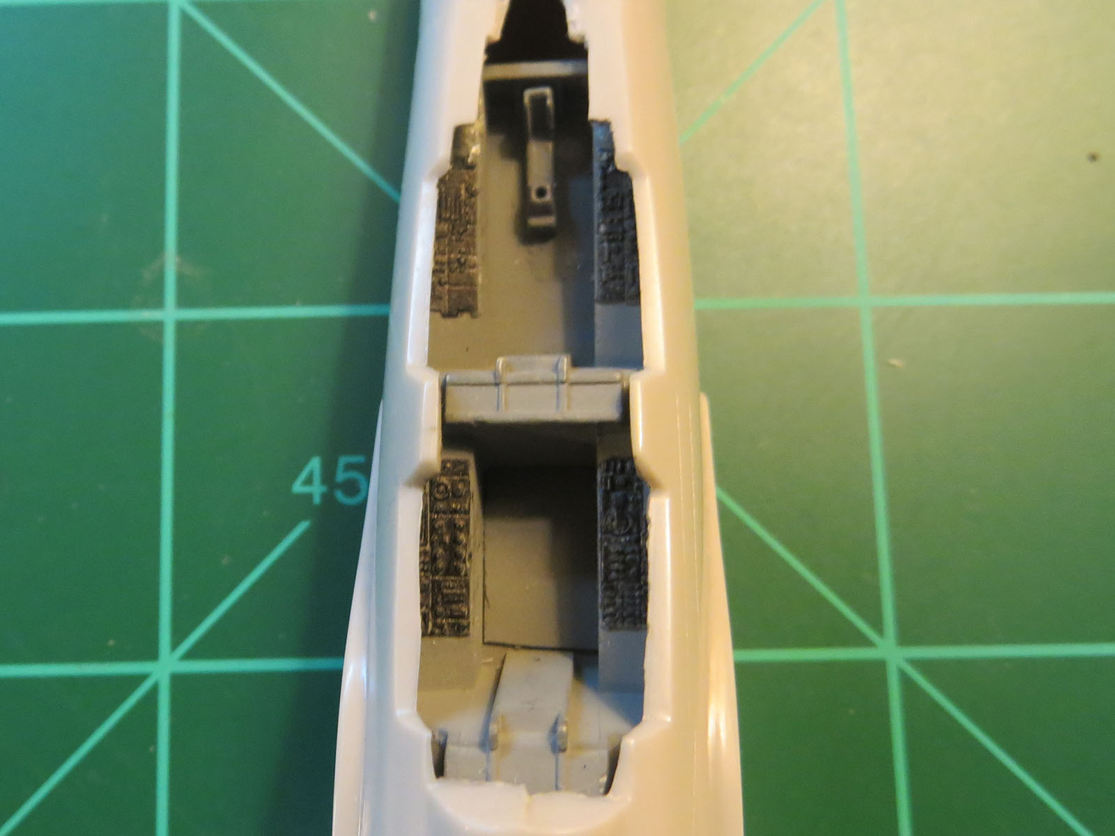 Fujimi 48001 1/72 F-4D Phantom II Build Image 01