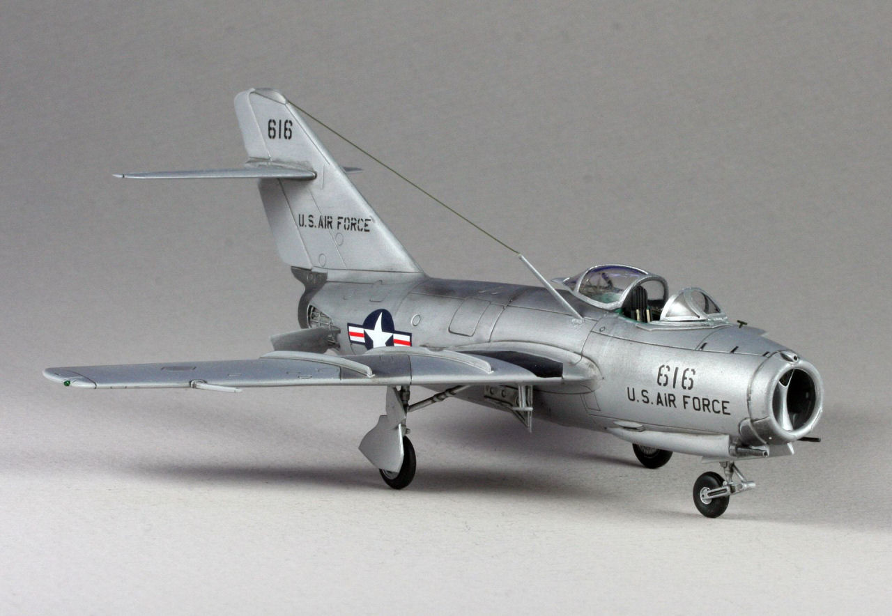 Hobby Boss 80263 1/72 MiG-15bis Build Image 01