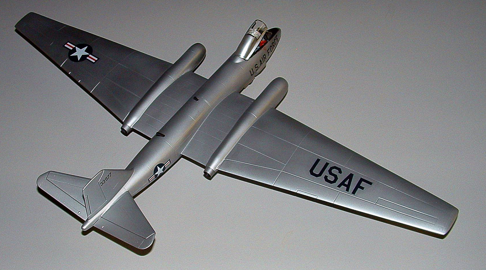 Italeri 0144 1/72 Martin RB-57D Conversion Build Image 01c