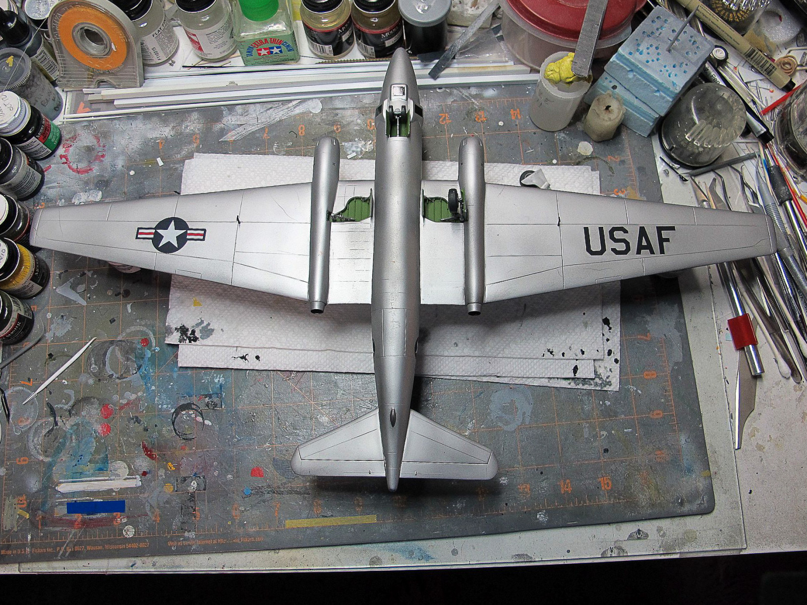 Italeri 0144 1/72 Martin RB-57D Conversion Build Image 02