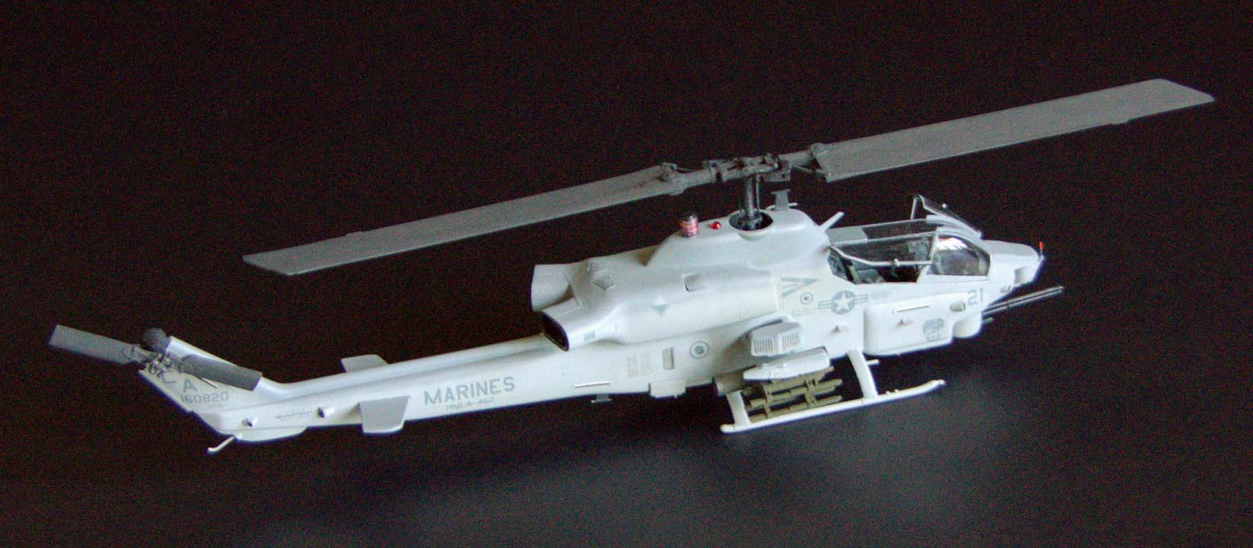 Italeri 0833 1/48 AH-1W SuperCobra Build Image 30