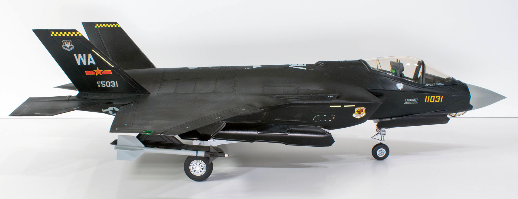 Italeri 2506 1/32 F-35A Lightning II Build Image 67