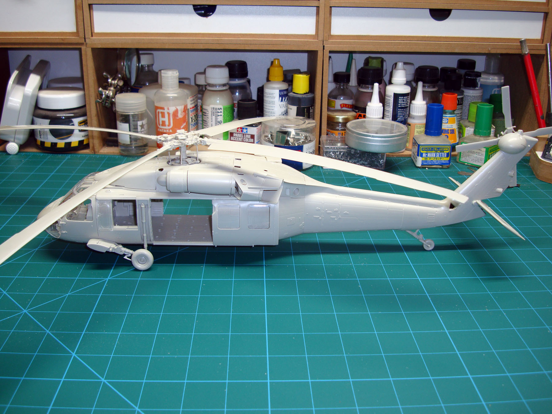 Kitty Hawk 50006 1/35 H-60 Blackhawk Build Review