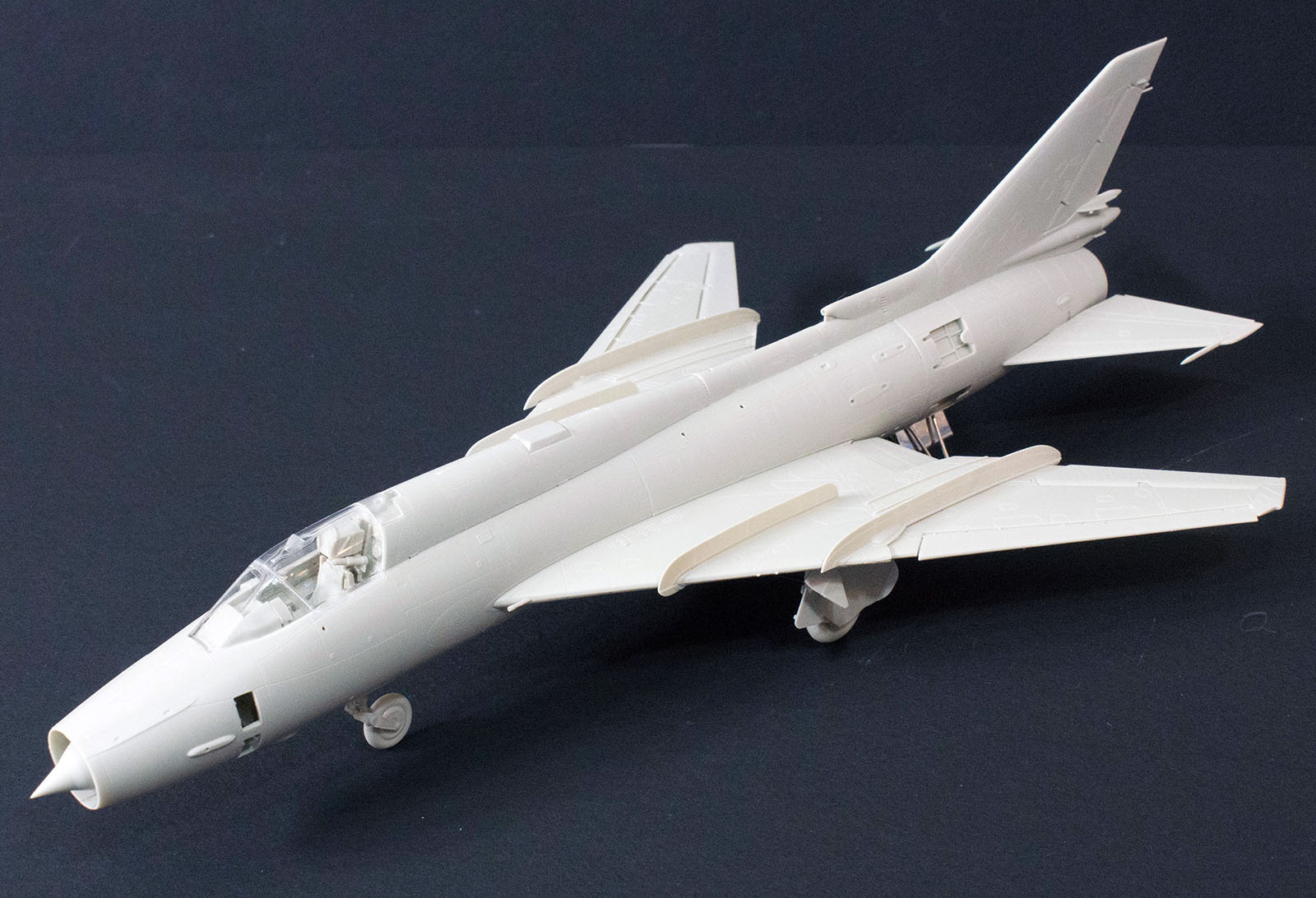 Kitty Hawk 80144 1/48 Su-17M3/M4 Fitter H/K Build Review