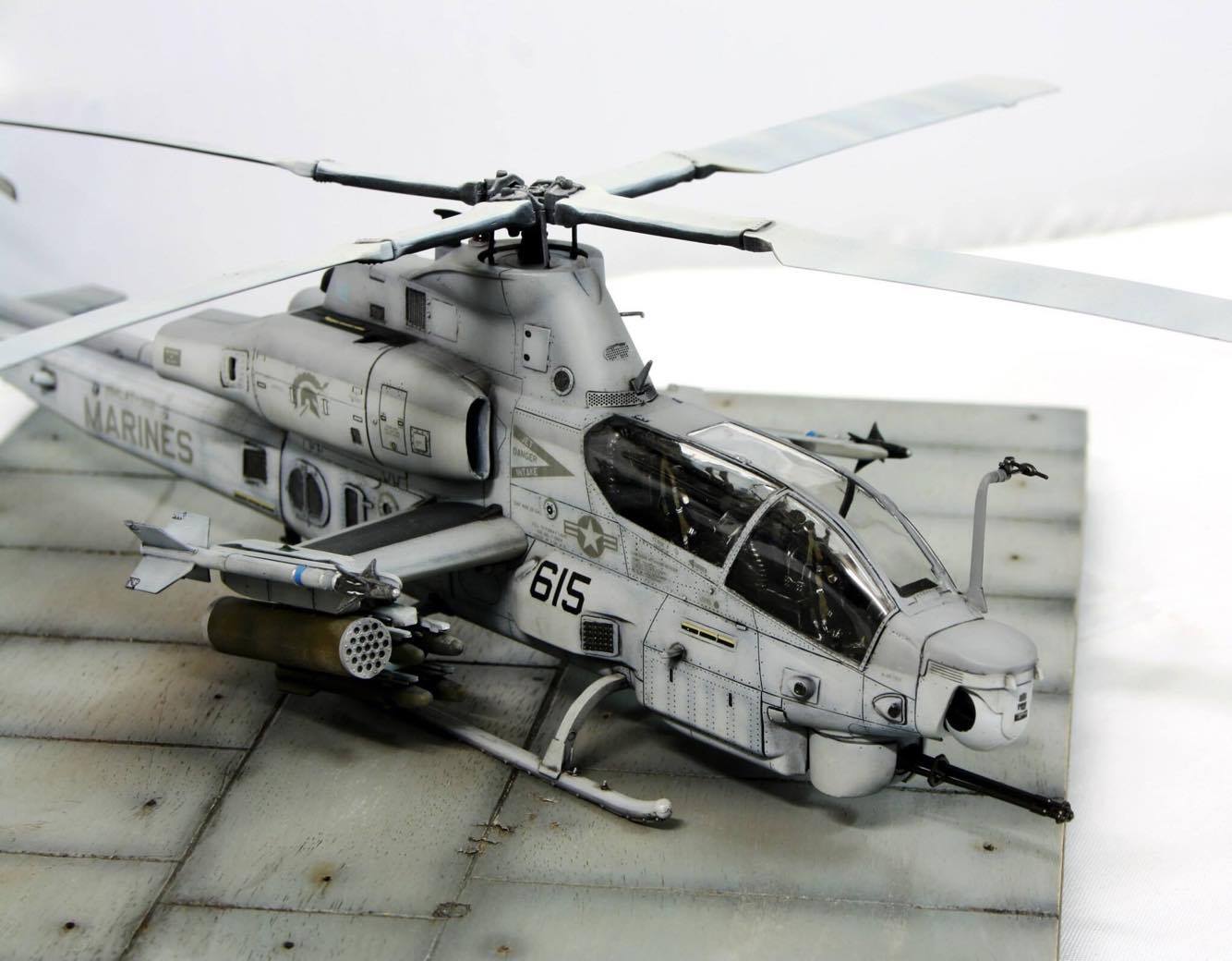 Kitty Hawk 80125 1/48 AH-1Z Viper Photo Feature