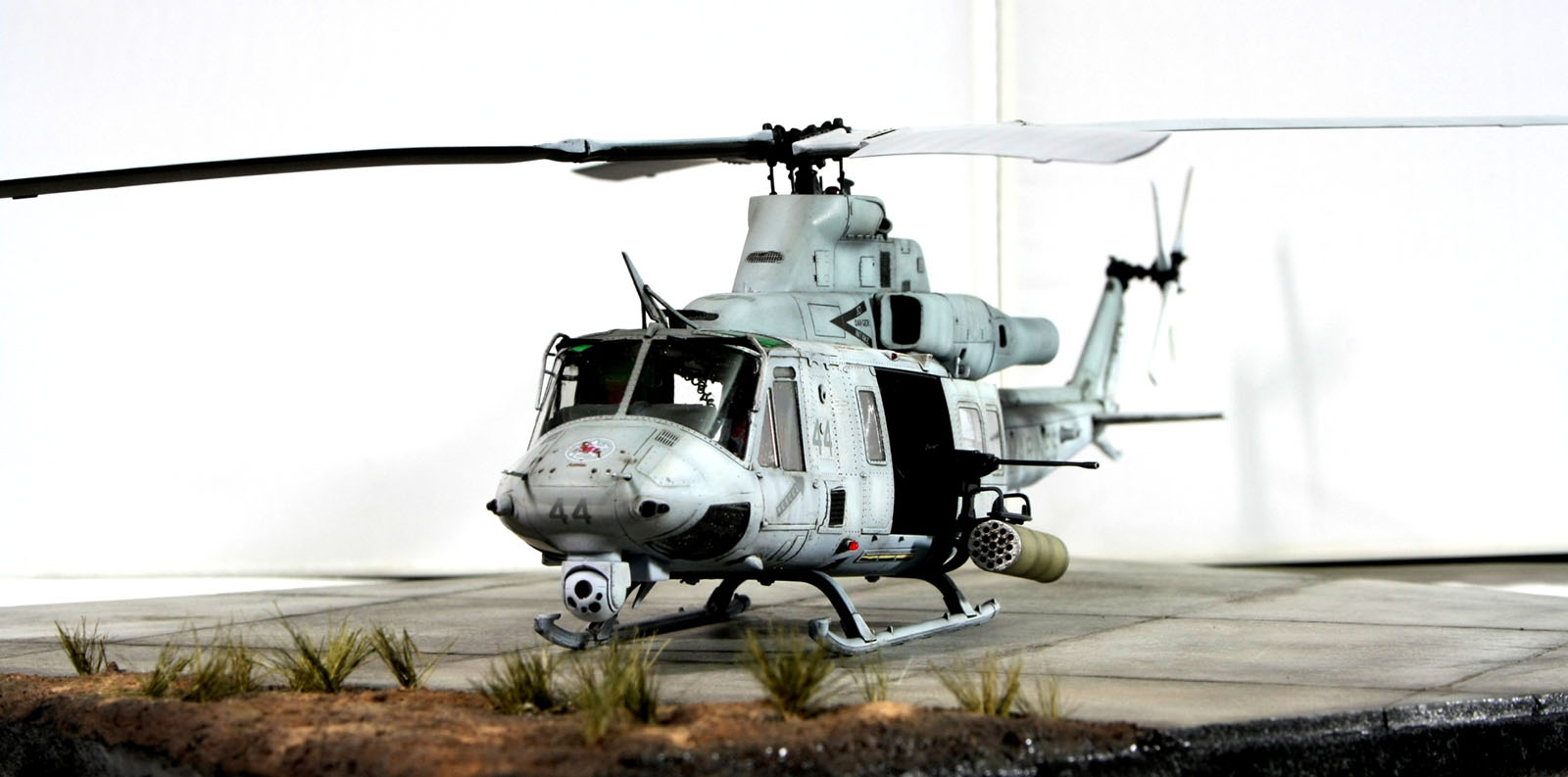 Kitty Hawk 80124 1/48 UH-1Y Venom Photo Feature