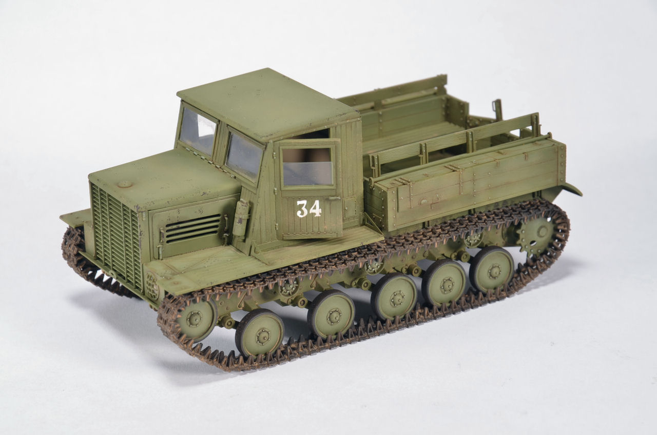 MiniArt 1/35 Ya-12 Soviet Artillery Tractor Early Production Build Image