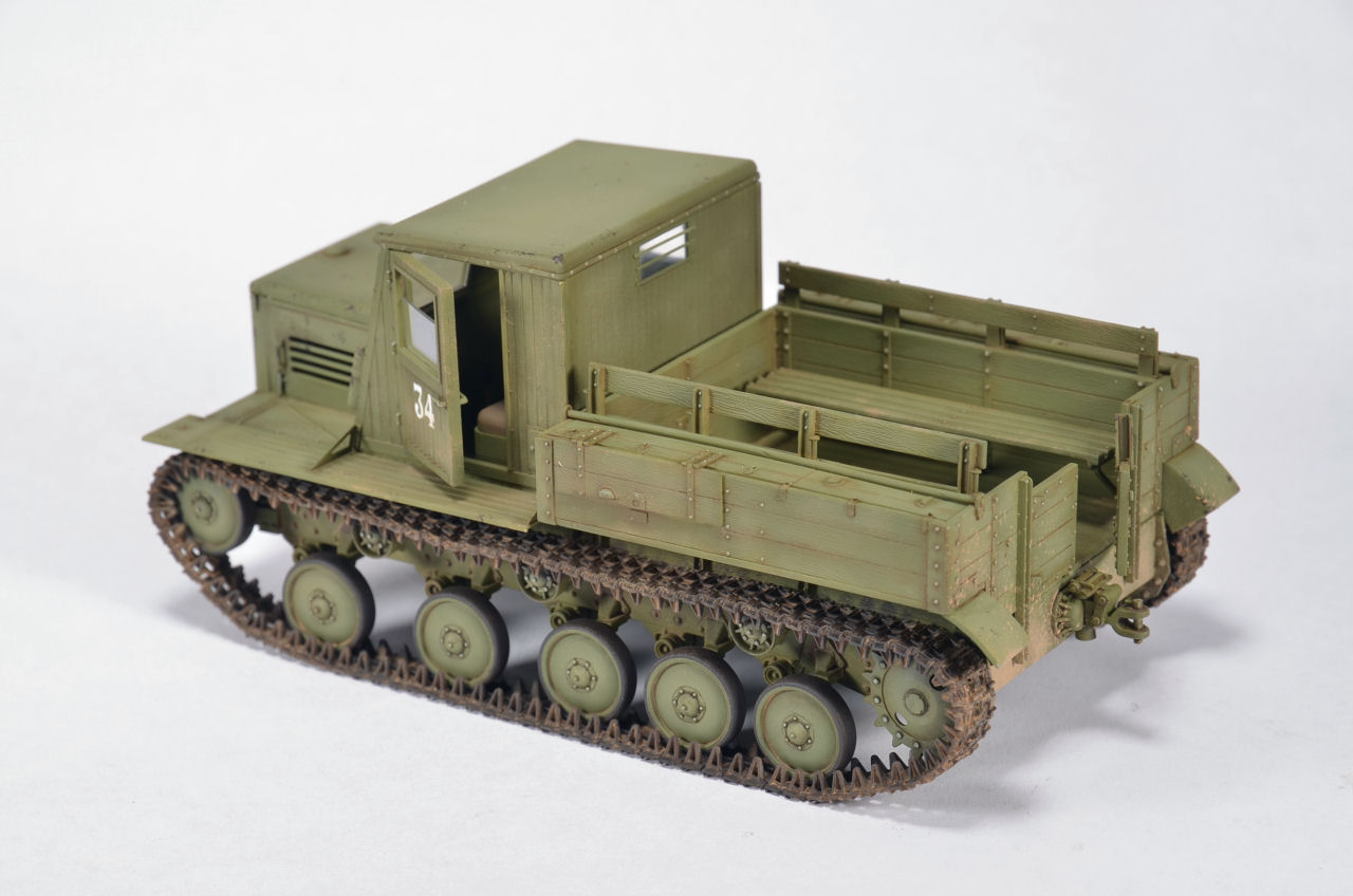 MiniArt 1/35 Ya-12 Soviet Artillery Tractor Early Production Build Image