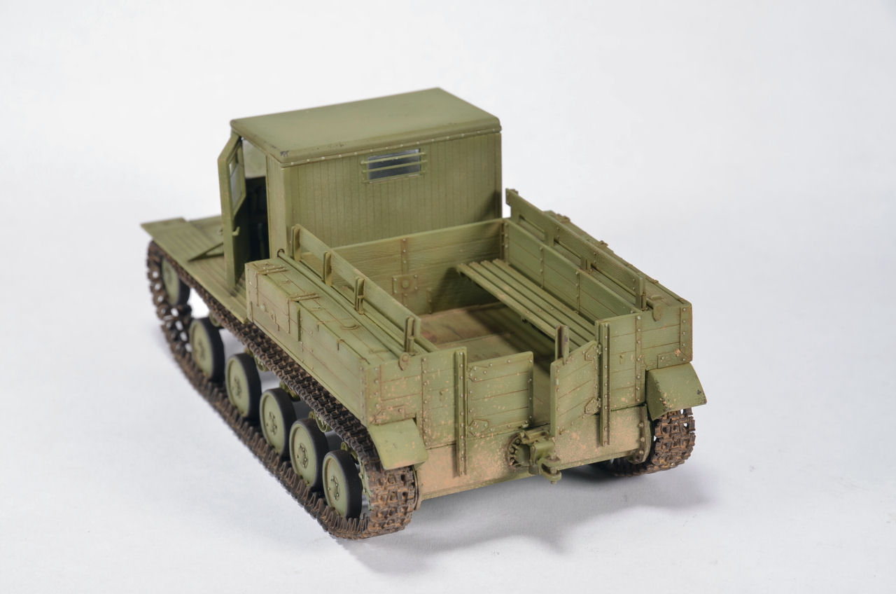 MiniArt 1/35 Ya-12 Soviet Artillery Tractor Early Production Build Image