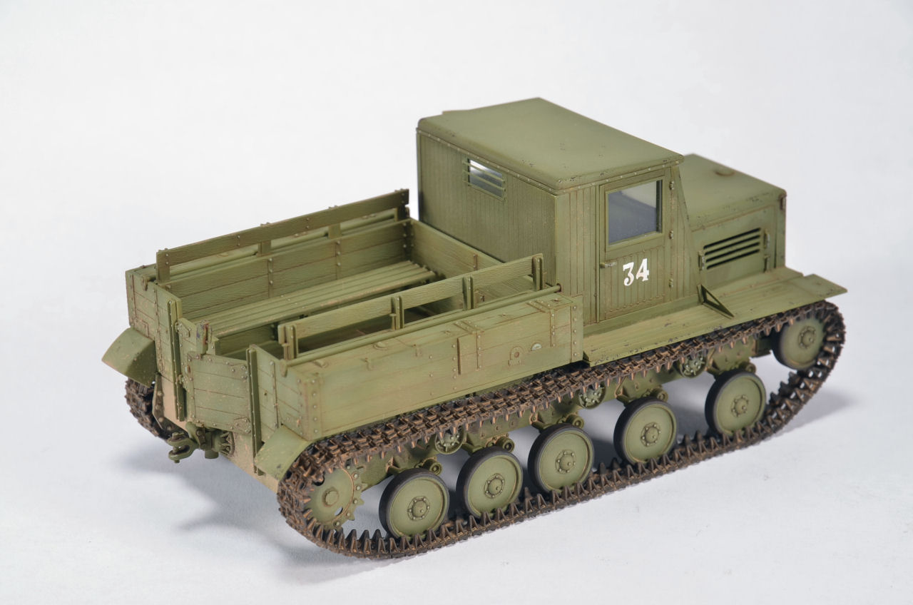 MiniArt 1/35 Ya-12 Soviet Artillery Tractor Early Production Build Image