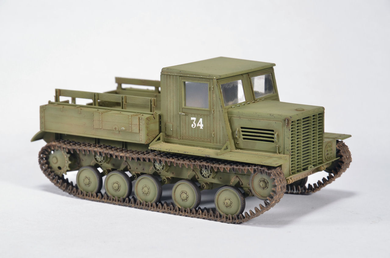 MiniArt 1/35 Ya-12 Soviet Artillery Tractor Early Production Build Image