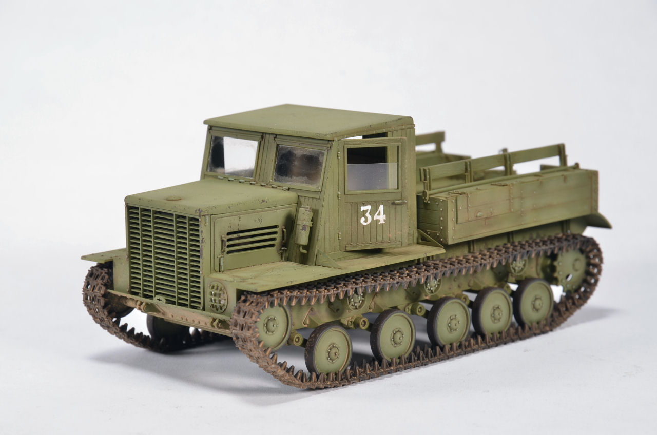 MiniArt 1/35 Ya-12 Soviet Artillery Tractor Early Production Build Image