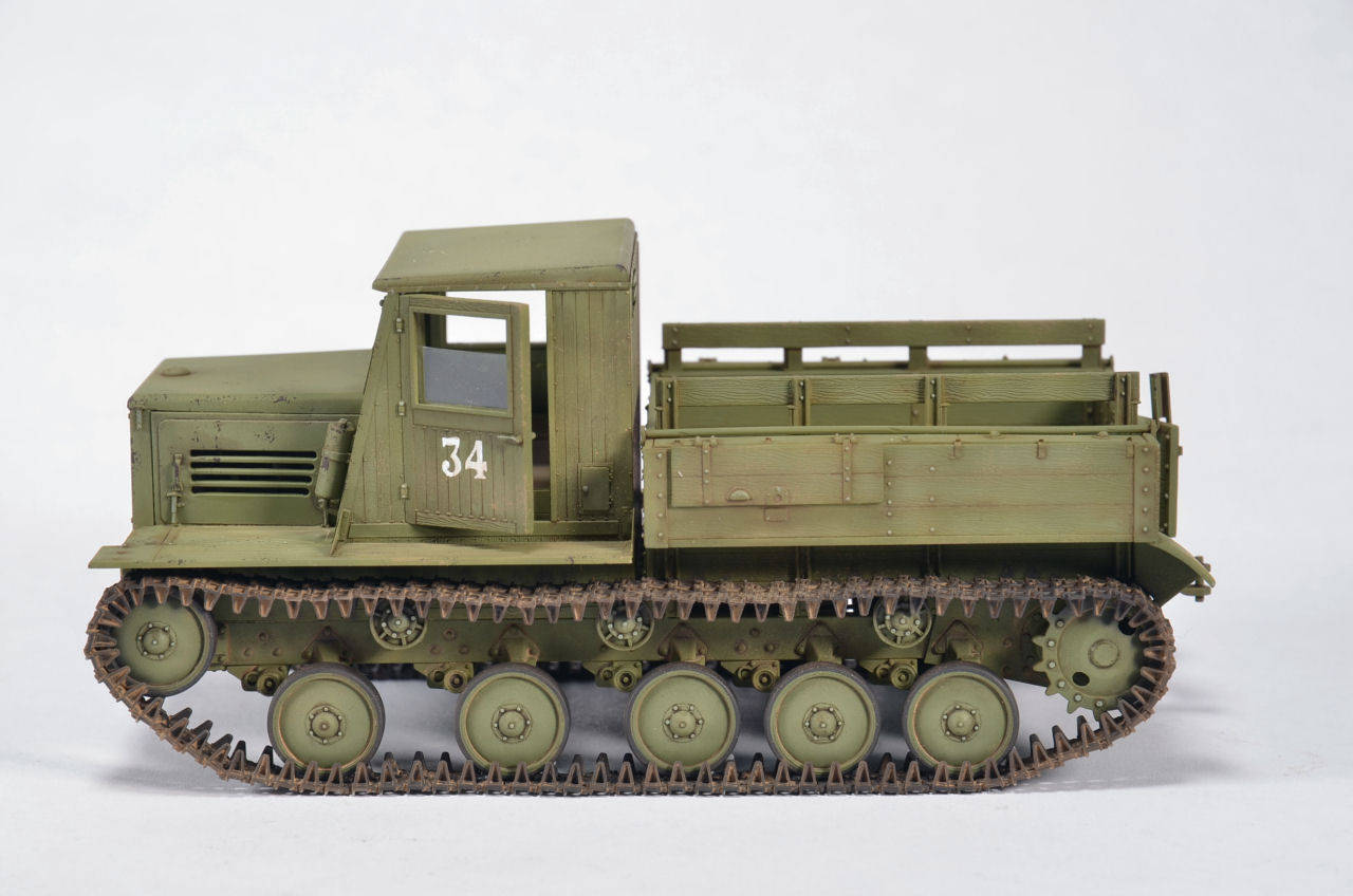 MiniArt 1/35 Ya-12 Soviet Artillery Tractor Early Production Build Image