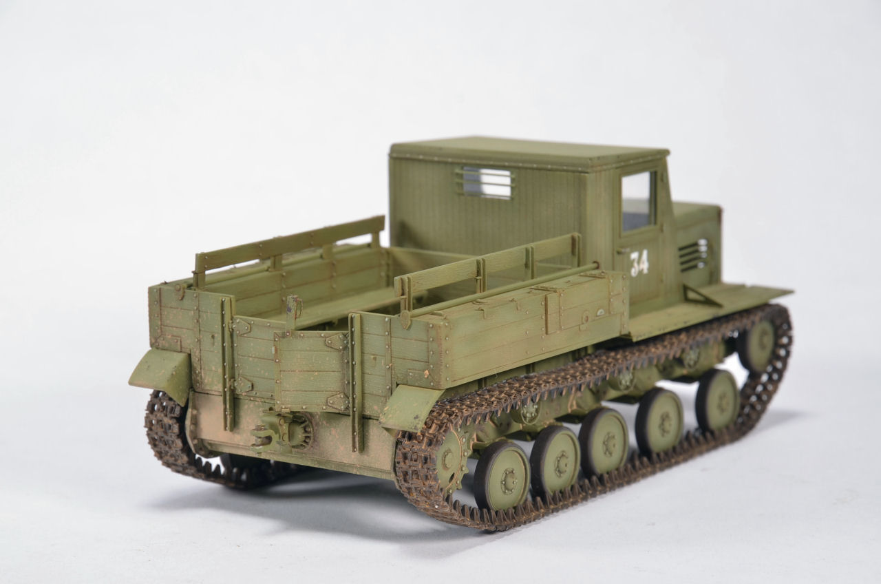 MiniArt 1/35 Ya-12 Soviet Artillery Tractor Early Production Build Image