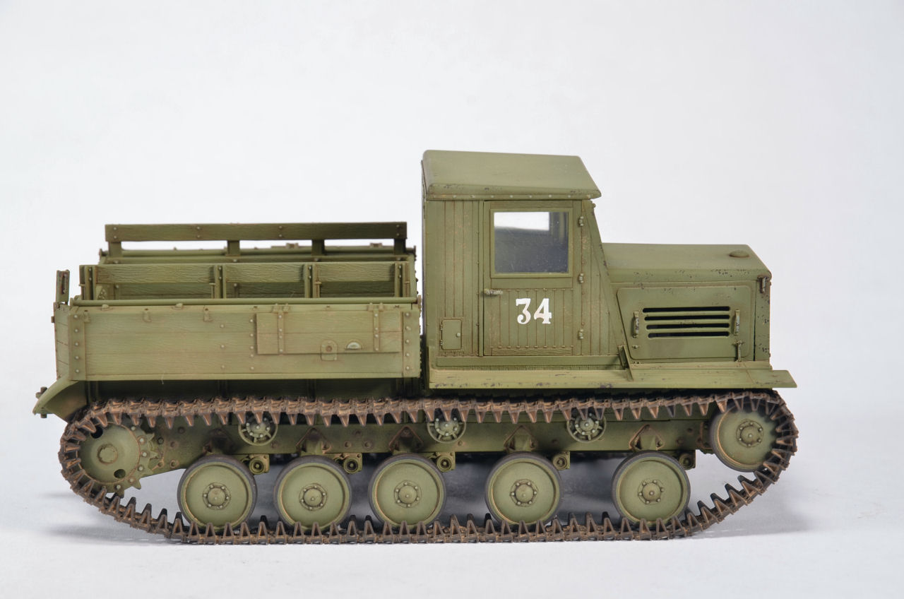 MiniArt 1/35 Ya-12 Soviet Artillery Tractor Early Production Build Image