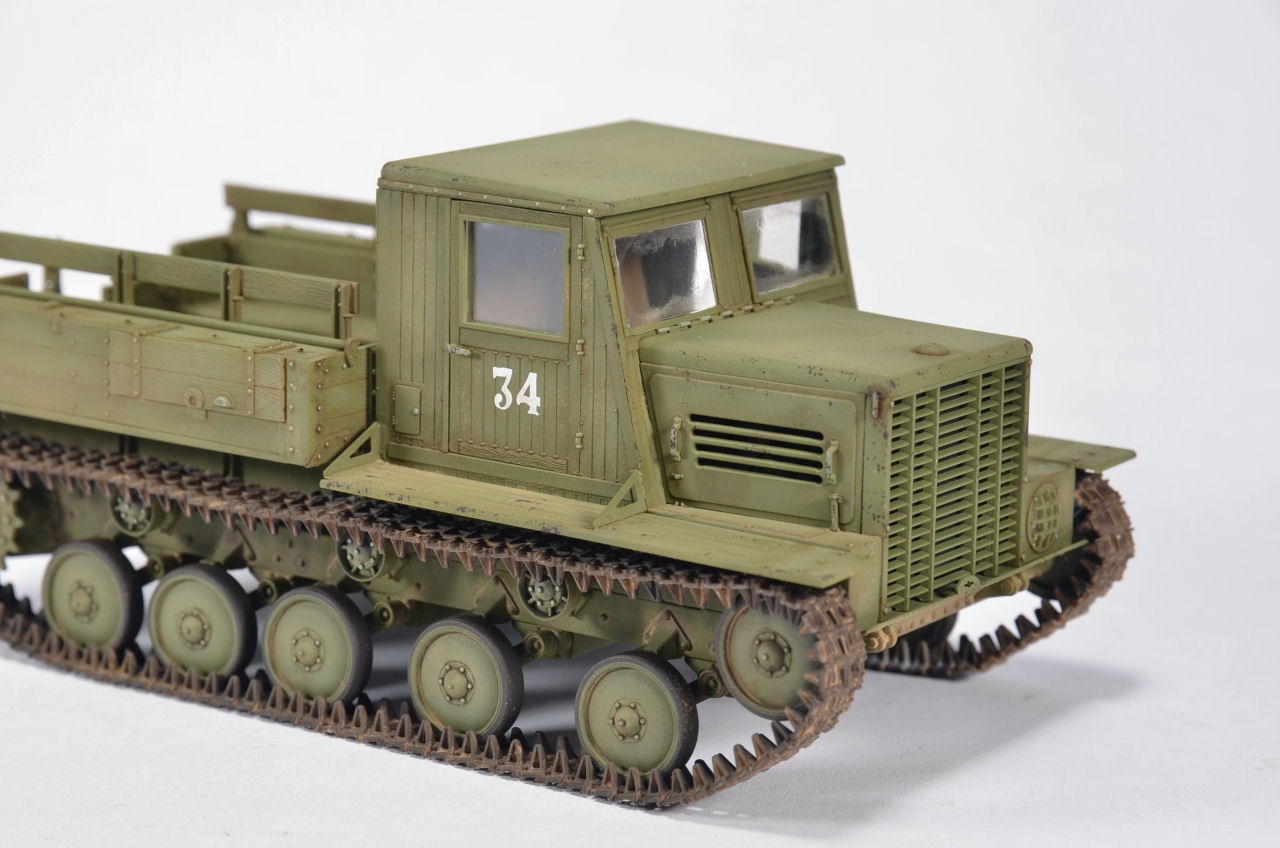 MiniArt 1/35 Ya-12 Soviet Artillery Tractor Early Production Build Image