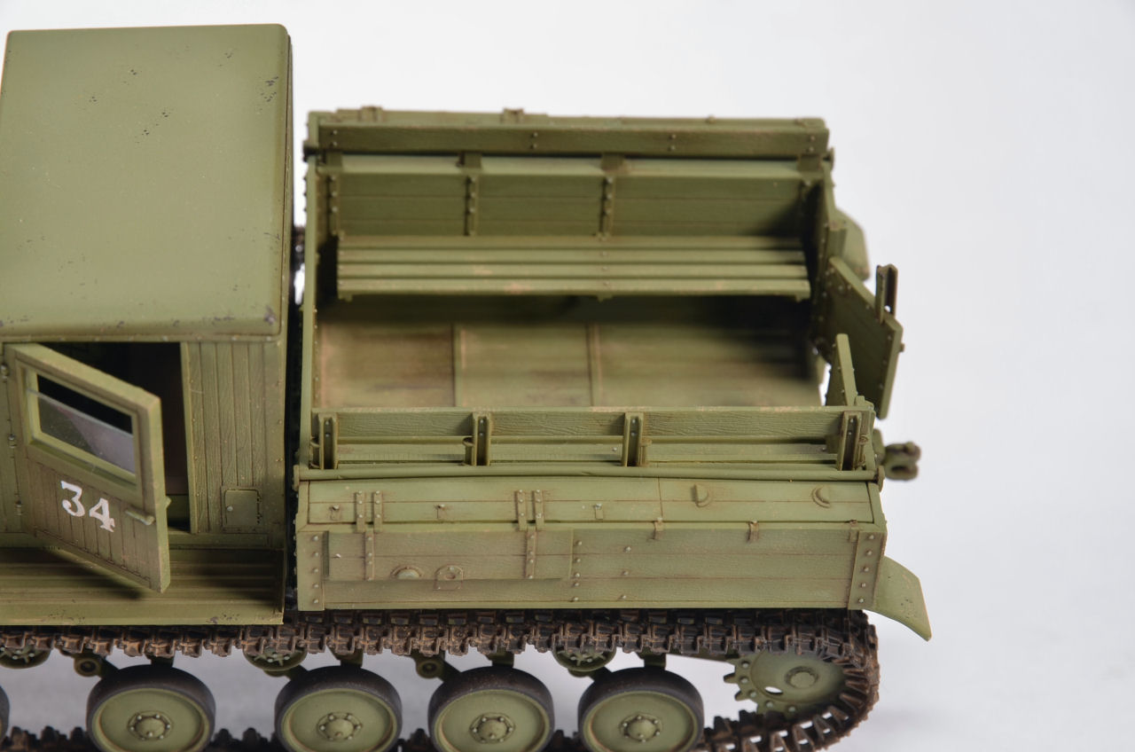 MiniArt 1/35 Ya-12 Soviet Artillery Tractor Early Production Build Image