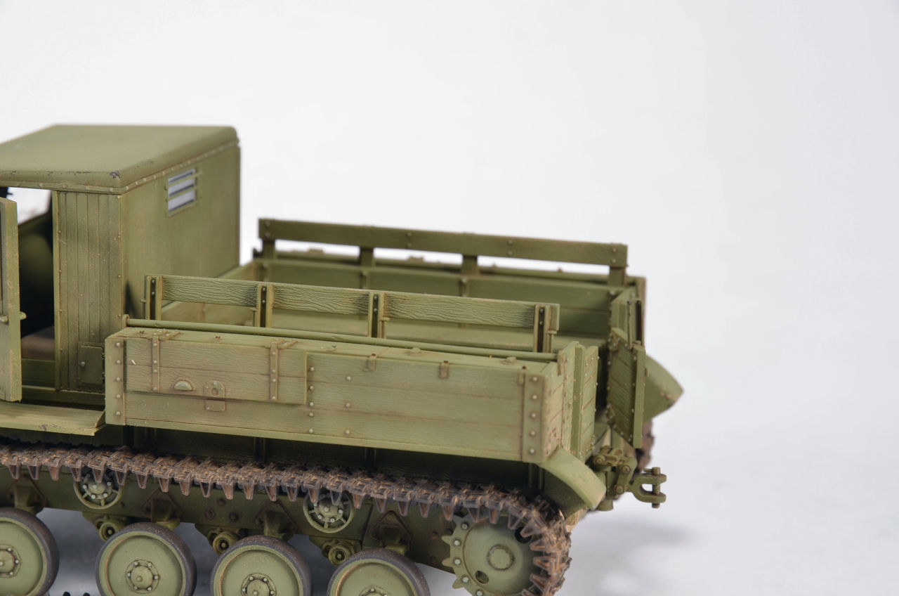 MiniArt 1/35 Ya-12 Soviet Artillery Tractor Early Production Build Image