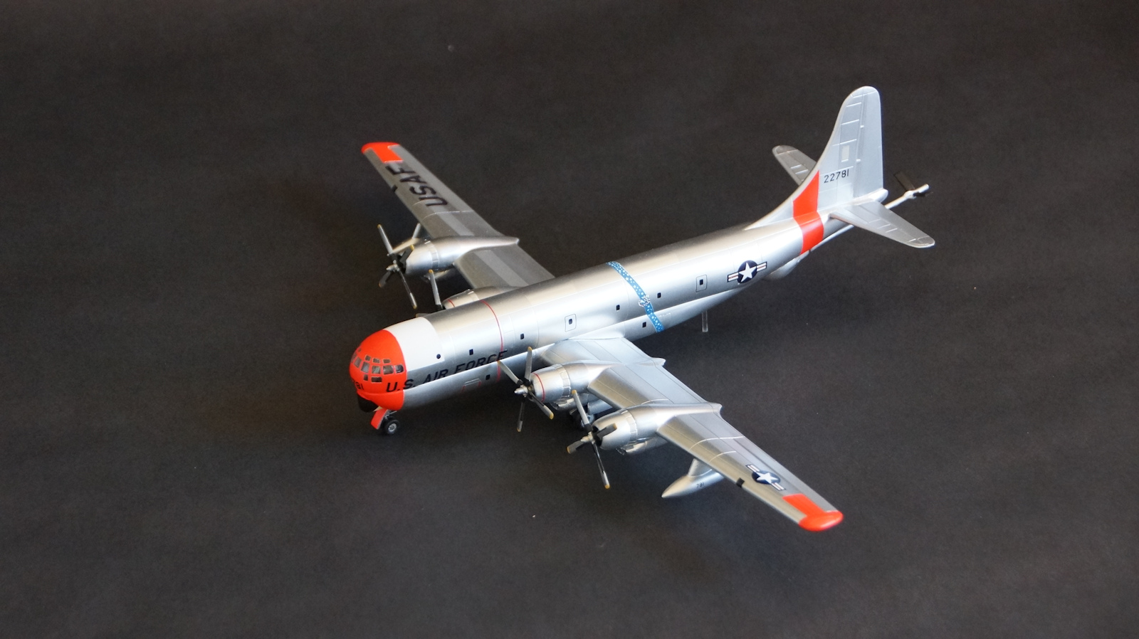 Minicraft 14610 1/144 KC-97G Stratotanker Image 15