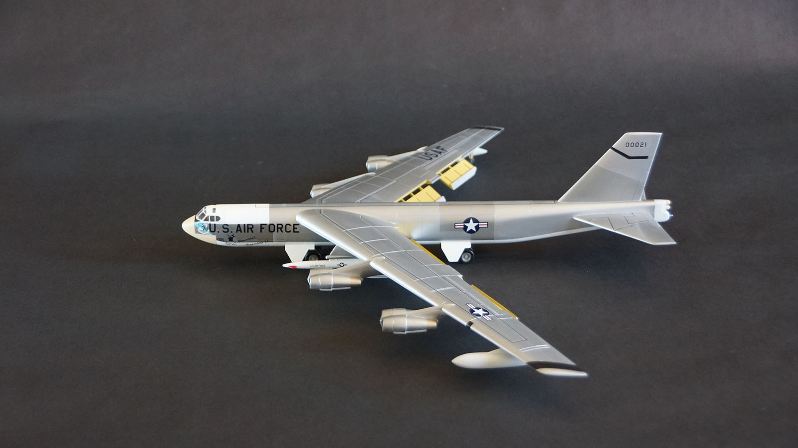 Minicraft 14615 1/144 B-52H Stratofortress Image 09