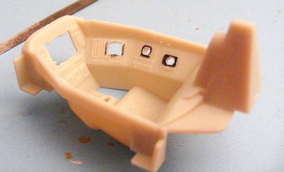 Moebius Models 0940 1/32 Colonial Viper Build Image 09