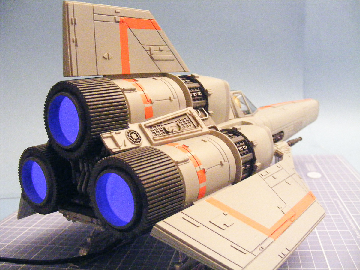 Moebius Models 0940 1/32 Colonial Viper Build Image 29