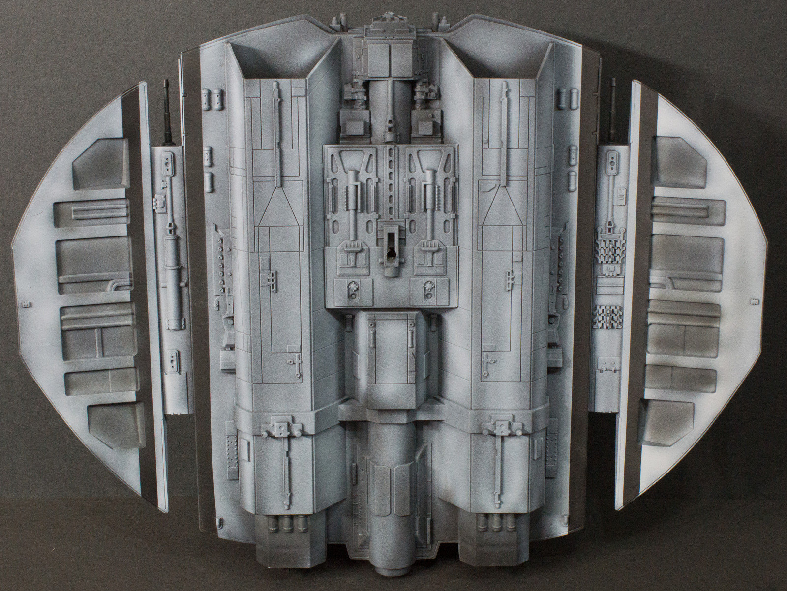 Moebius Models 0941 1/32 Cylon Raider Battlestar Galactica Build Image 16