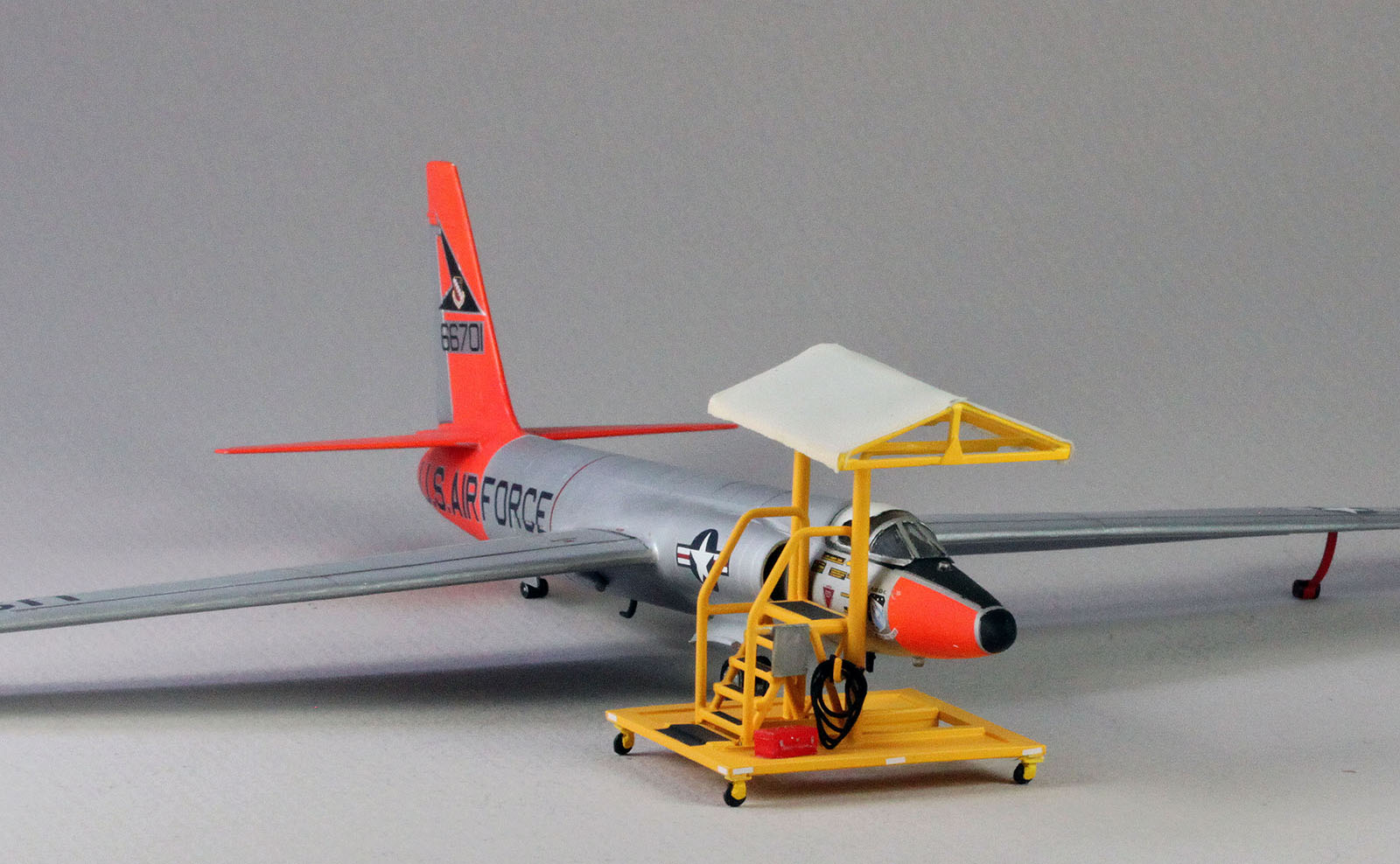 MPC 14311 1/72 Lockheed U-2A Build Image 13