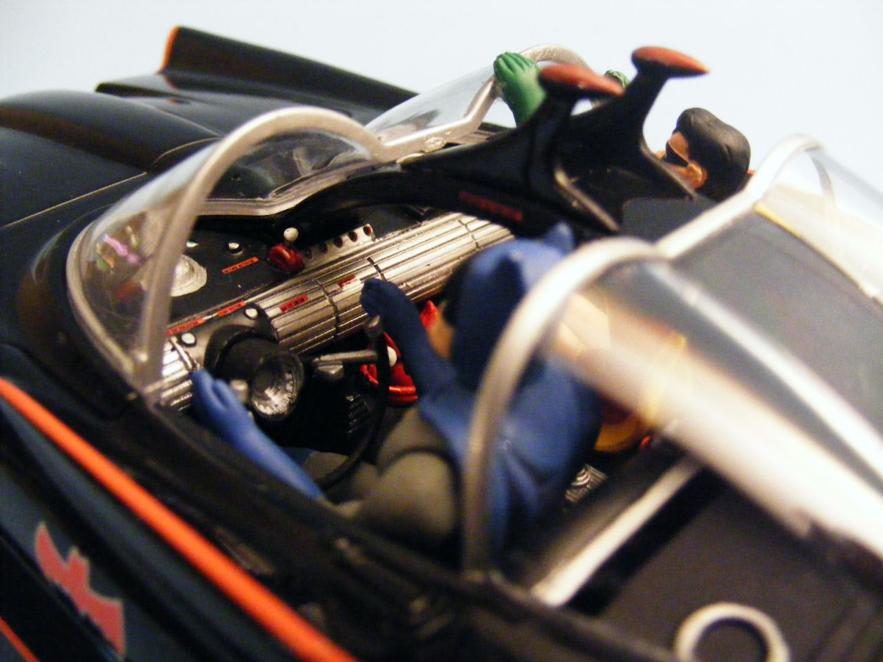 Polar Lights 0824 1/25 1966 Batmobile Build Review Image 06