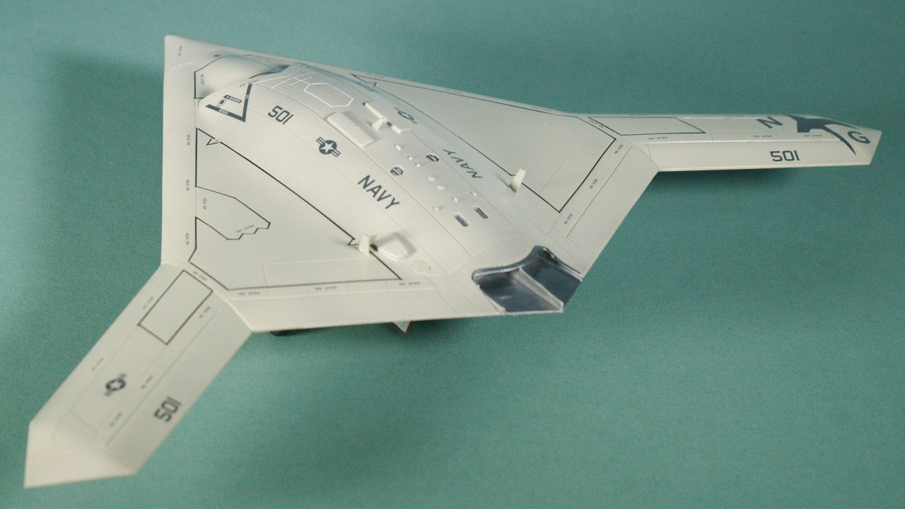 Platz AC-7 1/72 X-47B UCAS USN Build Review Image 04