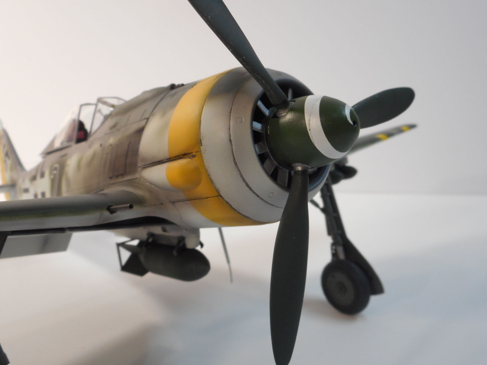 Revell 4869 1/32 Fw 190F-8 Photo Feature Image