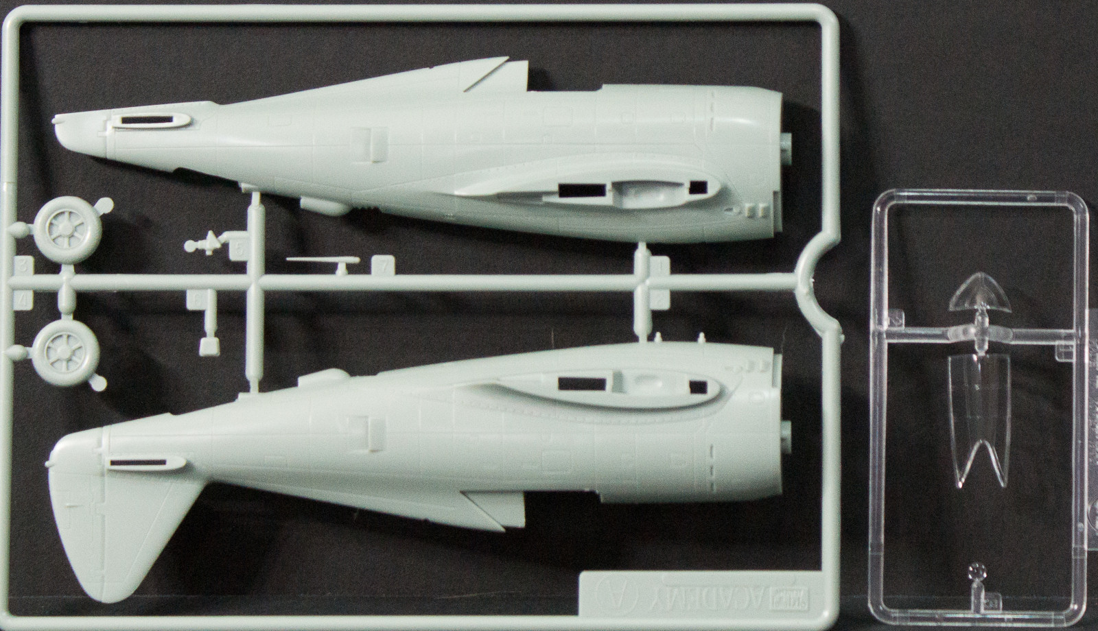 Academy 12513 1/72 Fw 190A-8 and P-47D 'D-Day' Parts Image 01