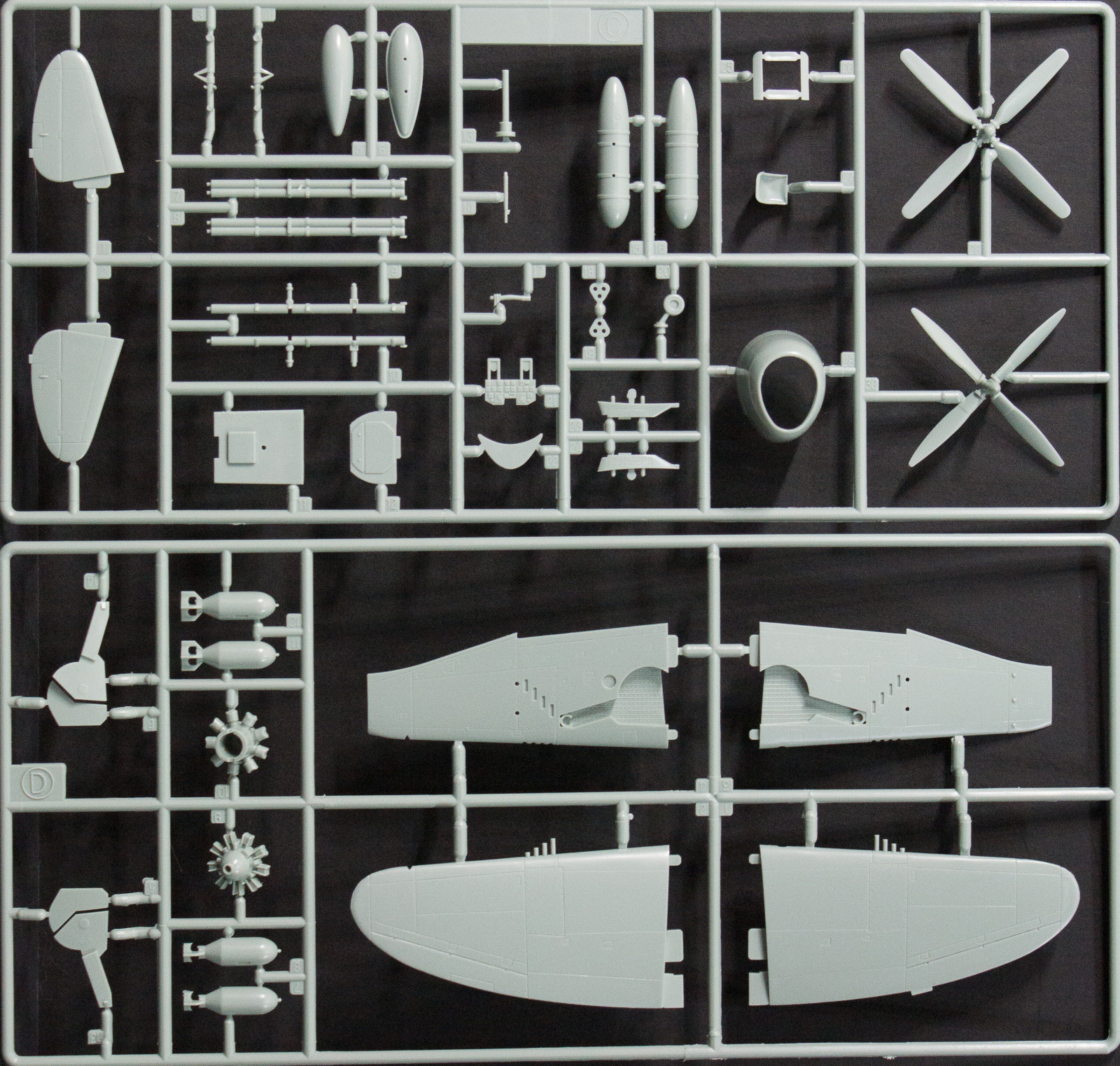 Academy 12513 1/72 Fw 190A-8 and P-47D 'D-Day' Parts Image 02