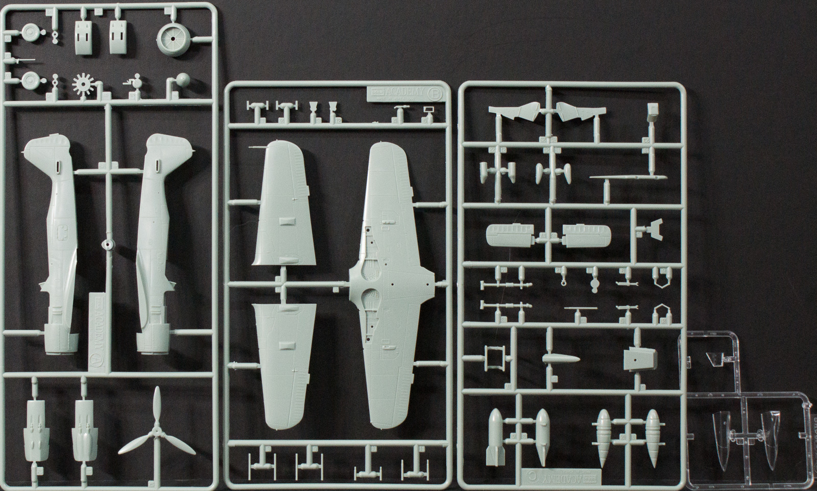 Academy 12513 1/72 Fw 190A-8 and P-47D 'D-Day' Parts Image 03