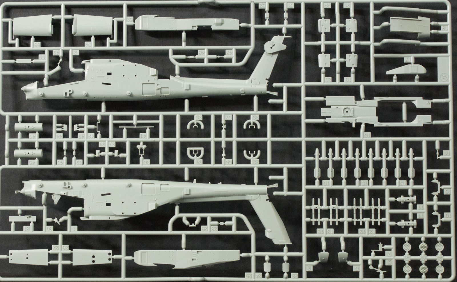 Academy 12537 1/72 AH-64 British Army Afghanistan Parts Image 01