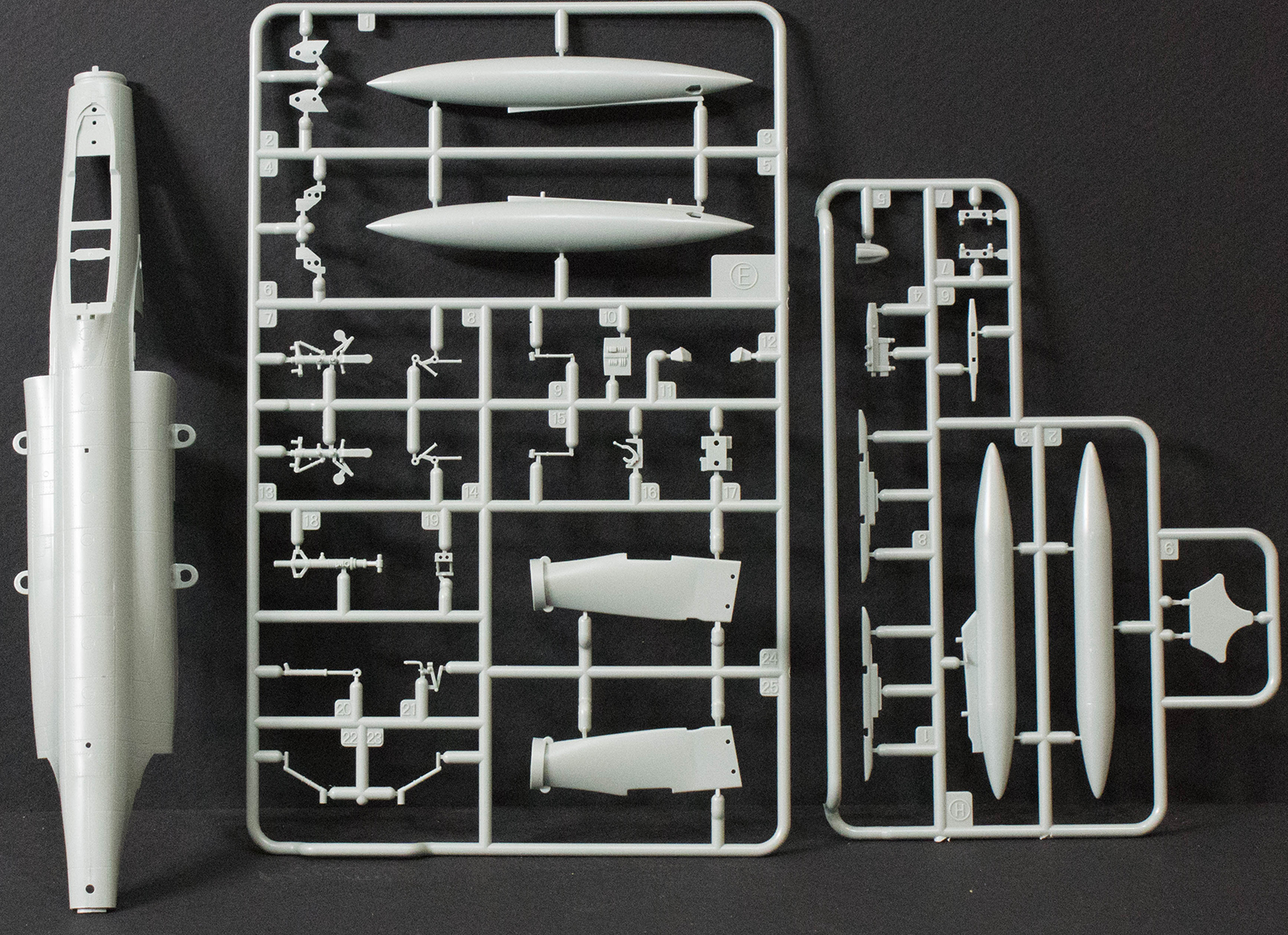 Academy 12556 1/72 F-4J Phantom II VMFA-232 Parts Image 01