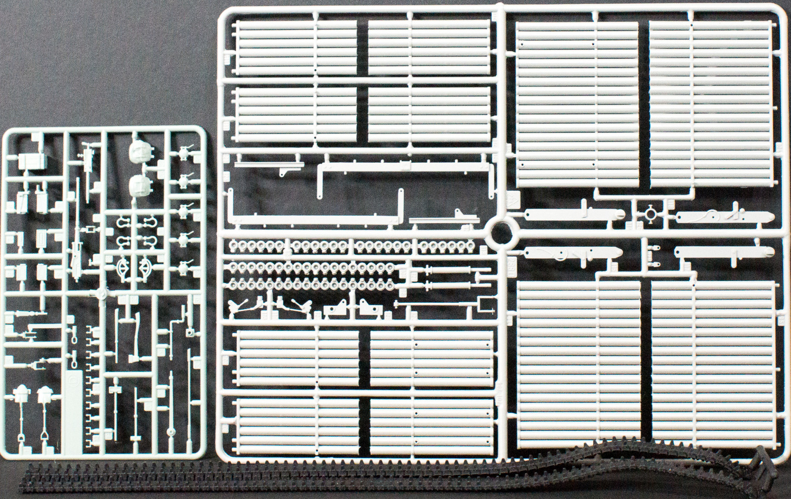 Academy 13294 1/35 M4A3 Sherman w/T34 'Calliope' Parts Image 04