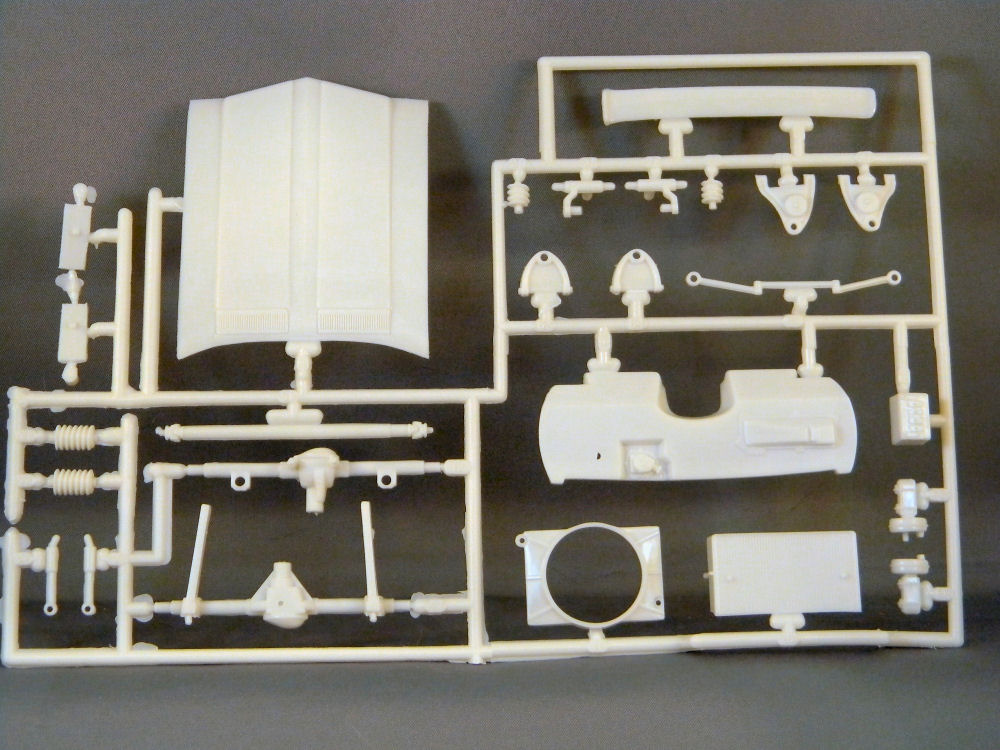 AMT 0703 1/25 1969 Hurst Olds Parts Image 03