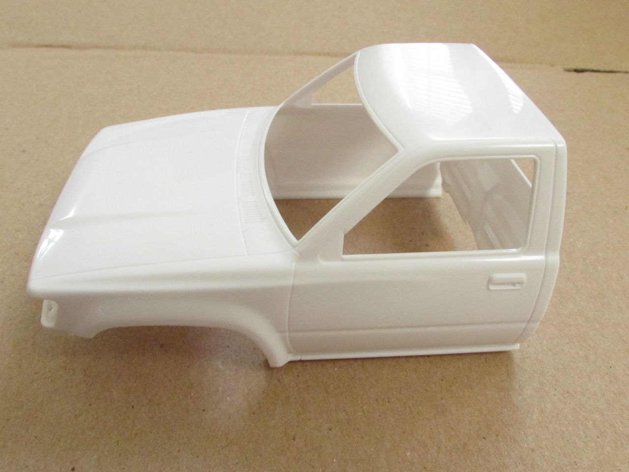 Aoshima 32800 1/24 1995 Toyota Hi-Lux Short Radical Custom Pickup First Look Image 01