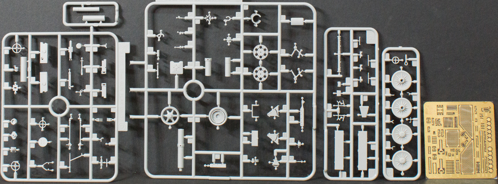 Bronco Models 35174 1/35 Versuchsflakwagen Fuer 8.8cm Flak.37 Auf Sonderfahrgestell (Sd.Sfl.IVc) Image 04