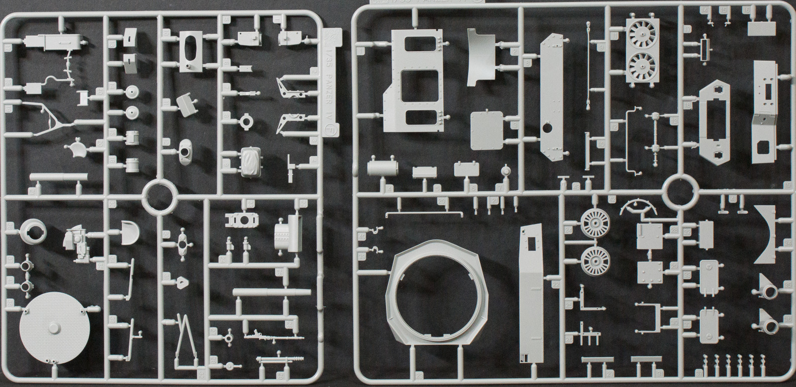 DML 6736 1/35 Panzer IV Ausf.D w/5cm KwK L/60 Parts Image 04