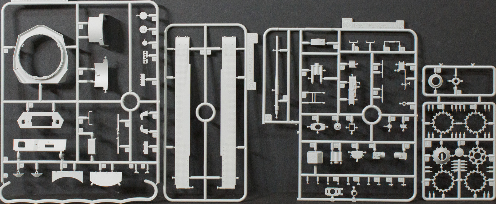 DML 6736 1/35 Panzer IV Ausf.D w/5cm KwK L/60 Parts Image 05