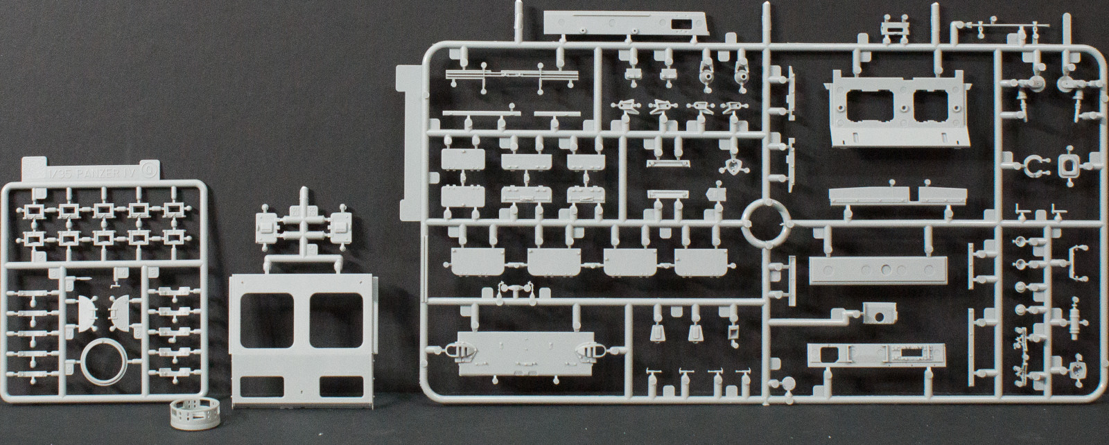 DML 6792 1/35 Panzerbeobachtungswagen III Ausf.F Image 04