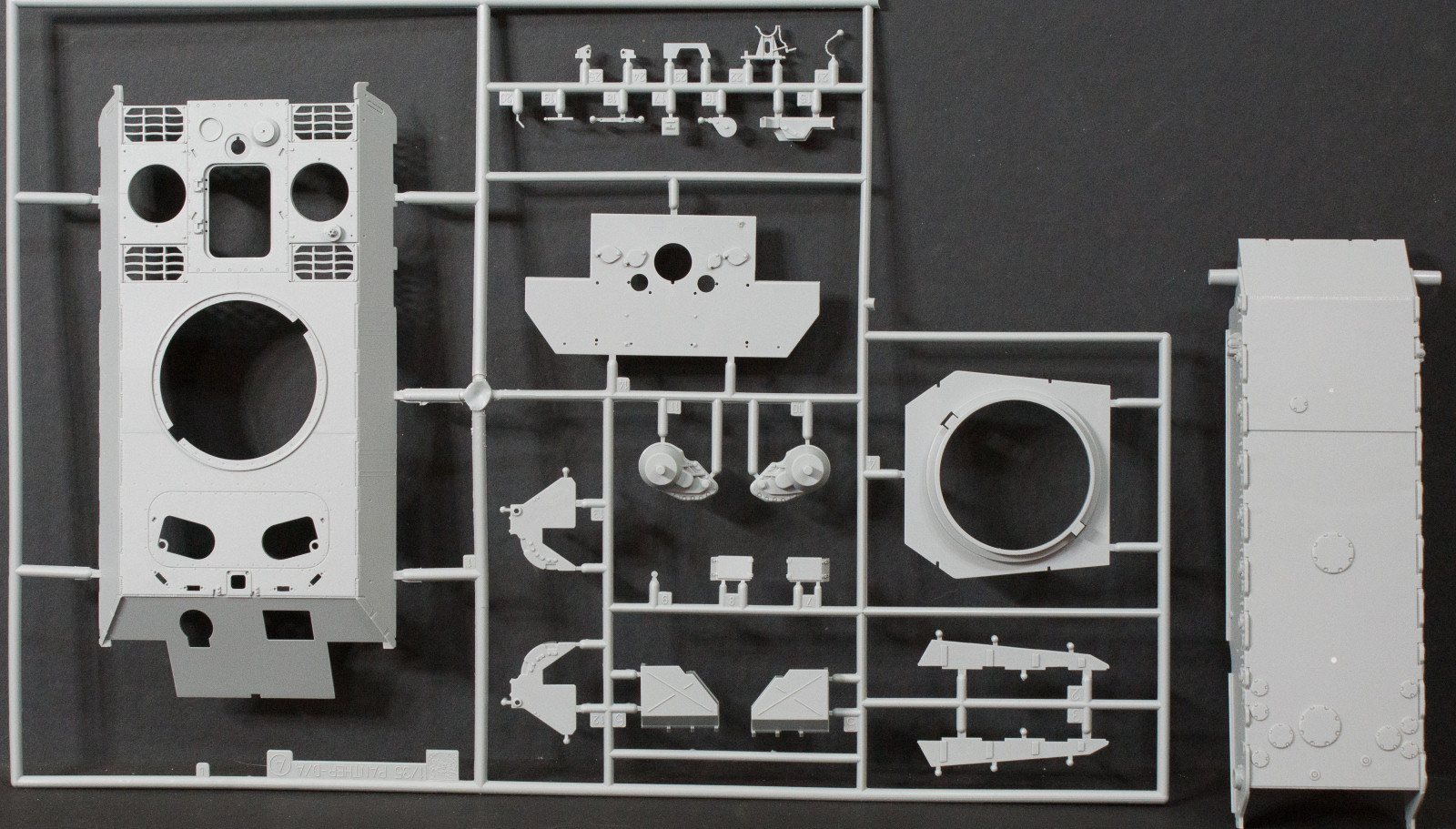 DML 6813 1/35 Pz.Beob.Wg.V Panther Ausf.D Parts Image 01